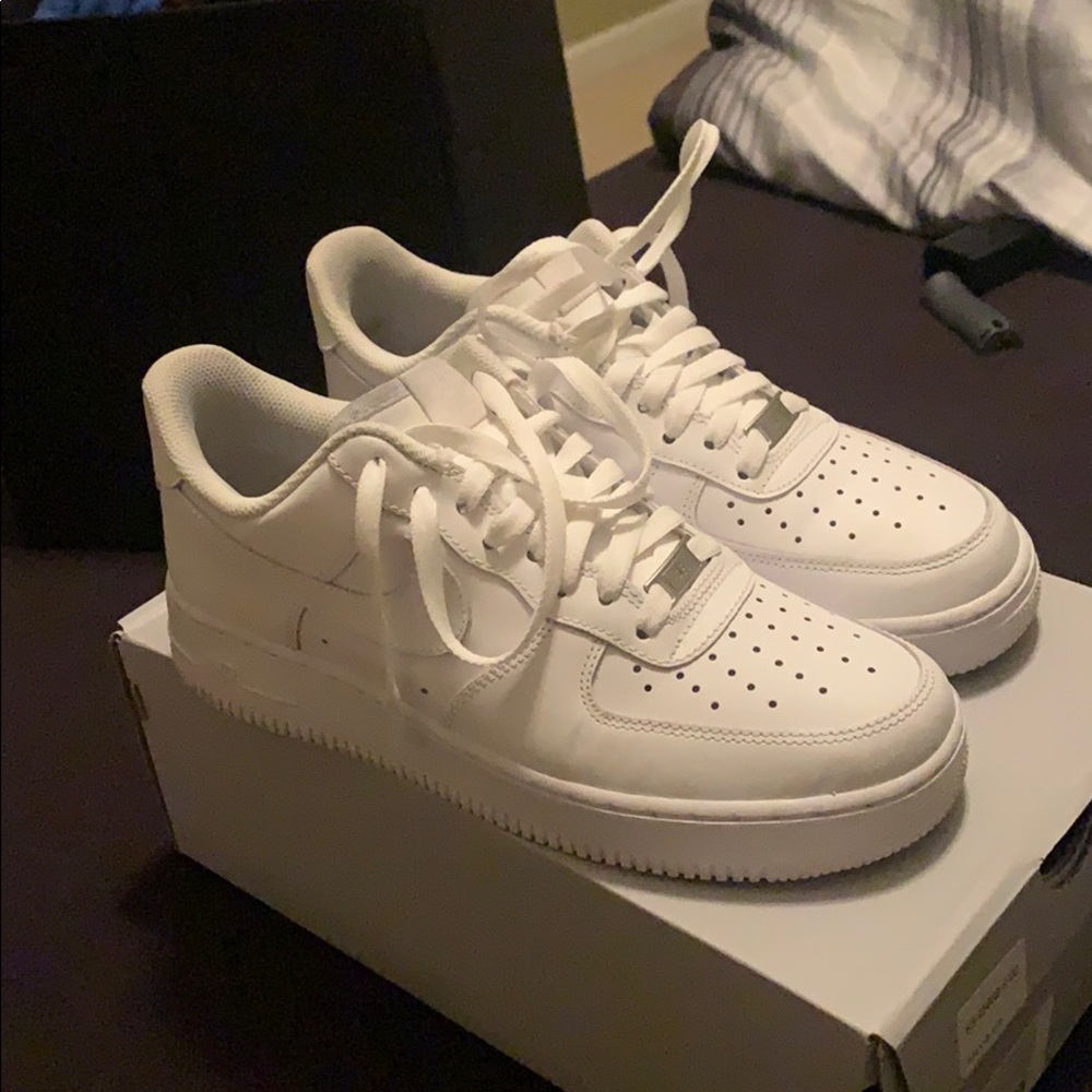Men Nike af1 low white size 8mens woman’s 9